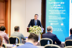 <b>以金领冠珍护铂萃</b>